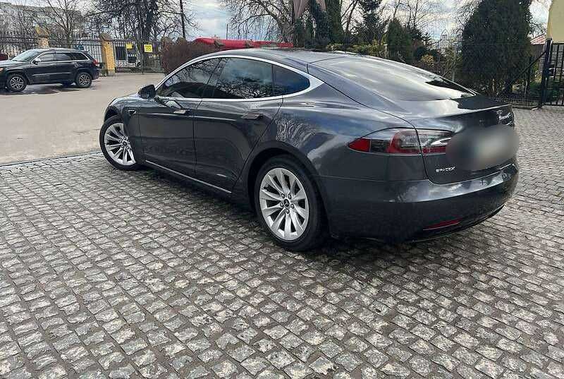 Tesla Model S 2018