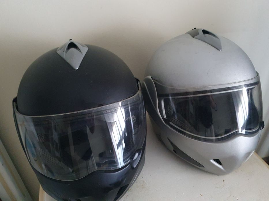 2 capacetes modulares