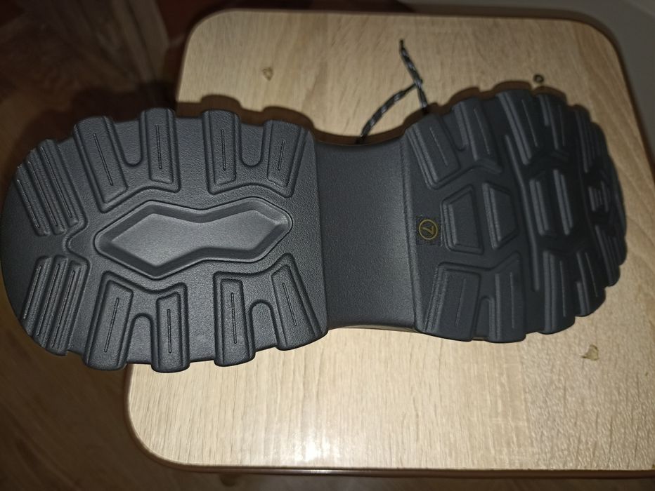 Кросовки 26.5 см