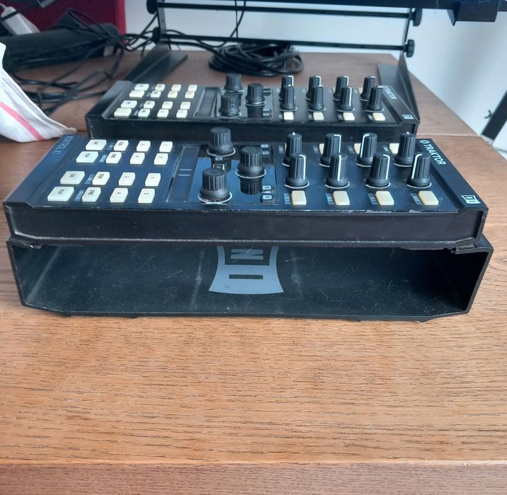 Traktor Kontrol X1 + stand