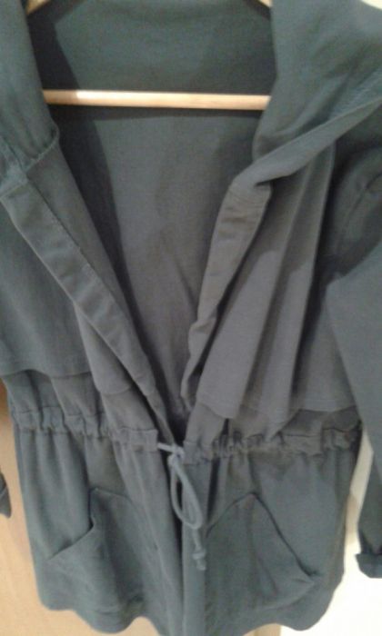 Casaco com cordão na cintura