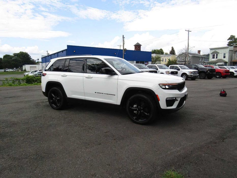 Jeep Grand Cherokee Limited      2023