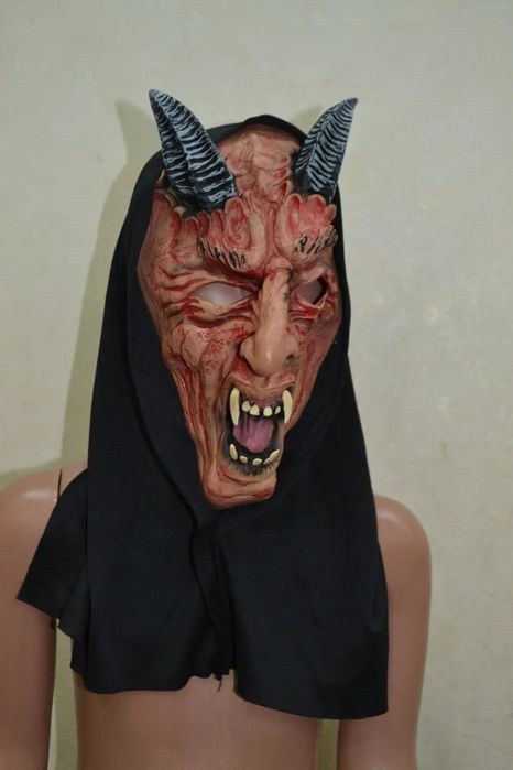 Продам маску для хеллоуина на взрослого