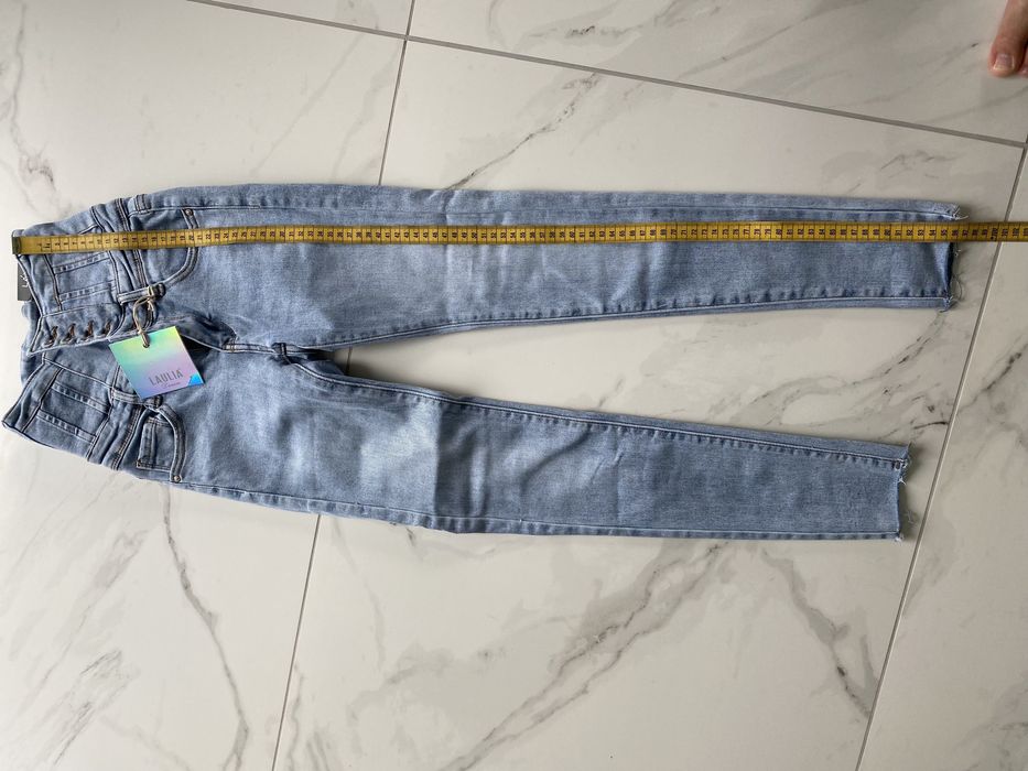 Nowe jeansy z metką