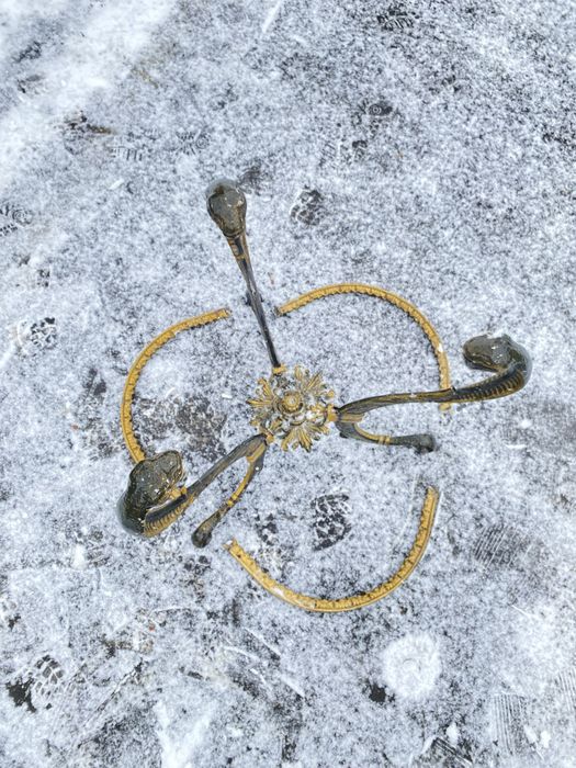 Продам журнальный столик в виде змей шедевр искуства