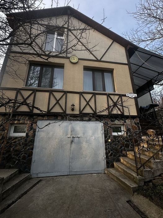 * Продається будинок неподалік м. Рівне