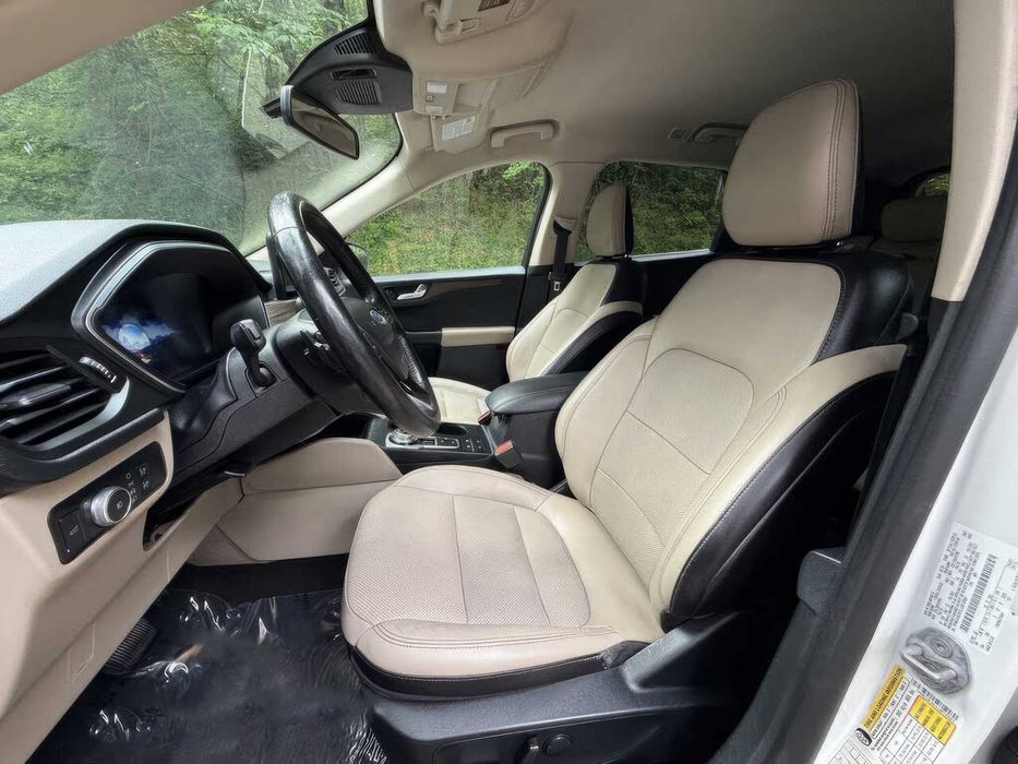 Ford Escape Titanium      2022