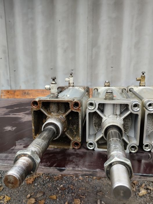 Продам б/у пневмоцилиндр CAMOZZI 40М2L125A0150