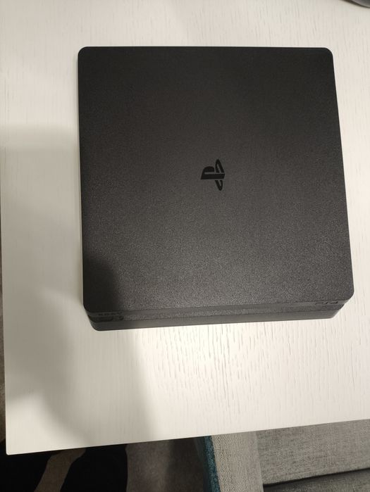 PS4 500GB + 2 Comandos + 3 Jogos (GT Sport, PES 2020, PES 2018)