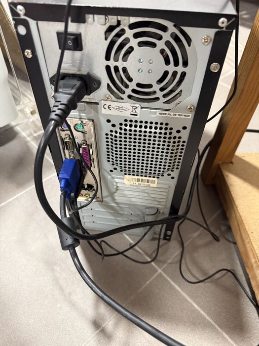 Computador Eurosys | Windows XP instalado.