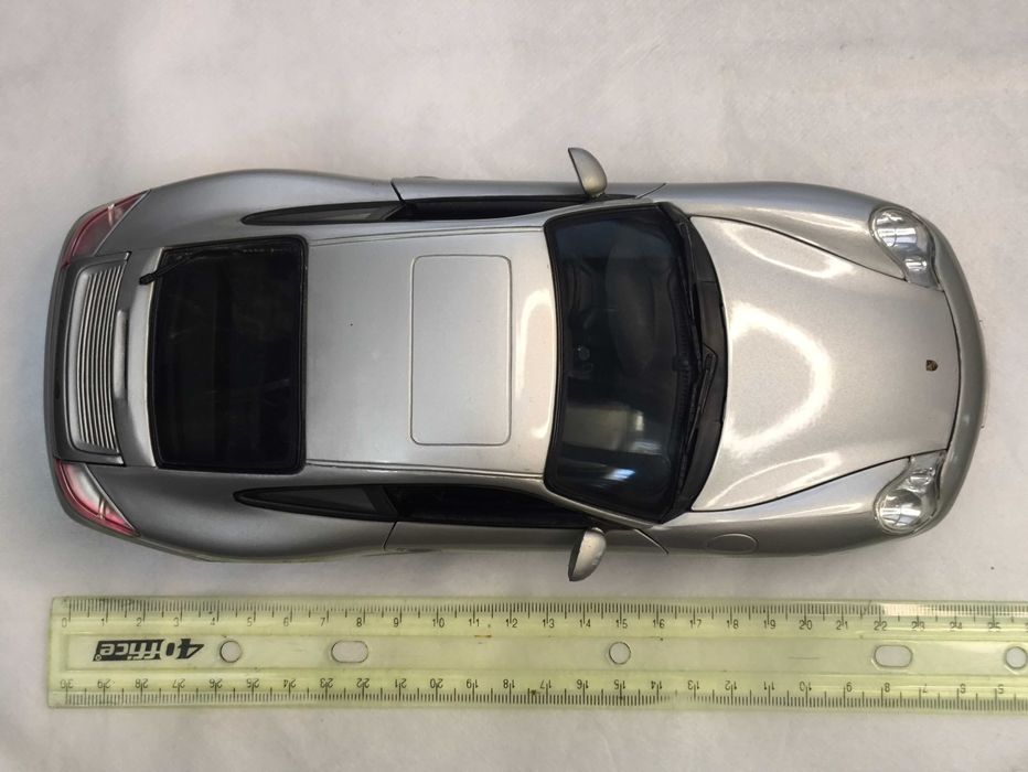 Модель Porsche 911 Carrera 4S 1/18 Maisto Thailand