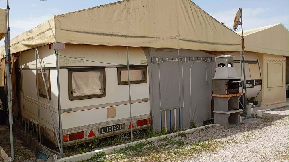 Caravana c estrutura exterior