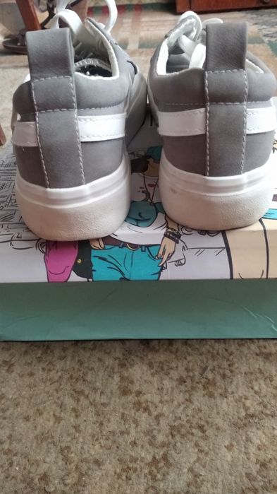 Кроссовки 40р.новые PRIMARK