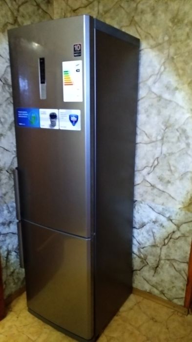 Холодильник Samsung