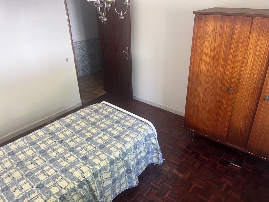 Quarto para alugar em moradia