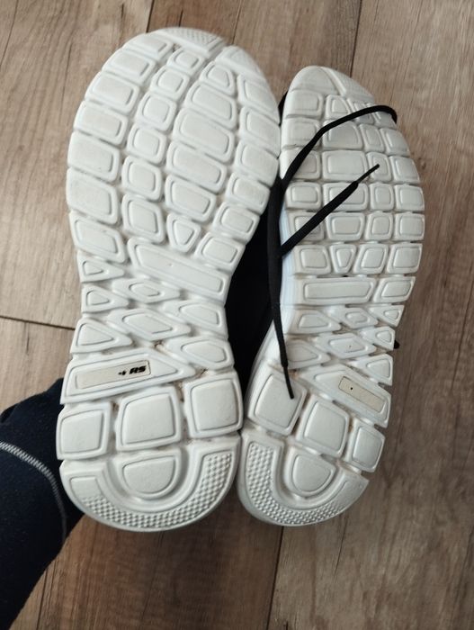 Sketchers бігові 44р ,43р кросівки оригінал