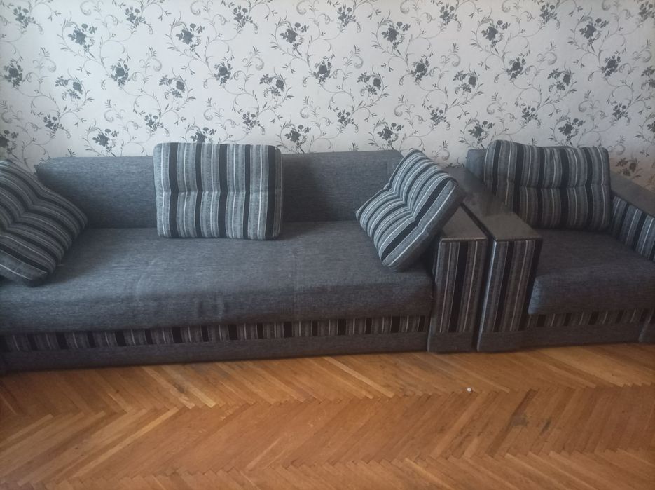 Диван розкладний і два м'які крісла