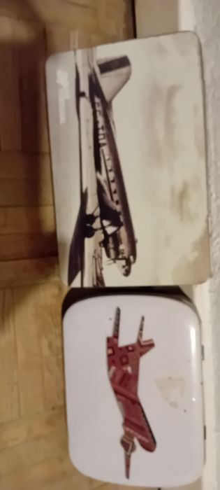 Vendo varias latas de chapa antigas e algumas mais modernas