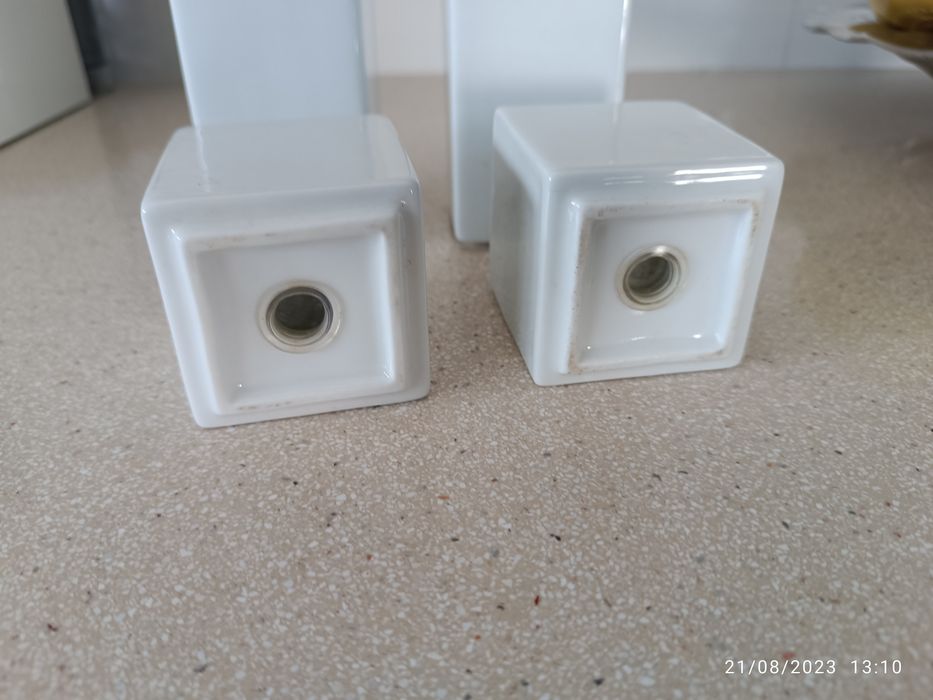 Galheteiro de cerâmica branco