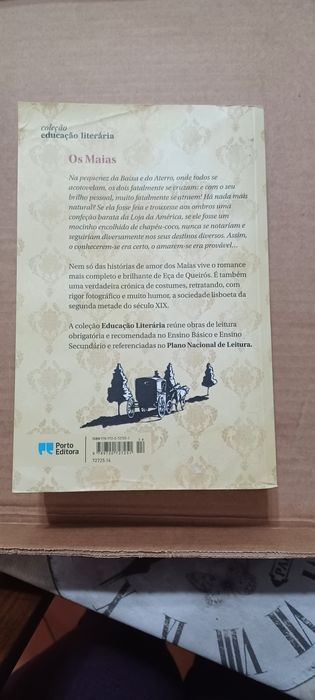 Livro "Os Maias" de Eça de Queirós