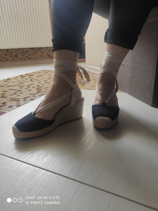 Еспадрільї жіночі  на літо бренду Soludos