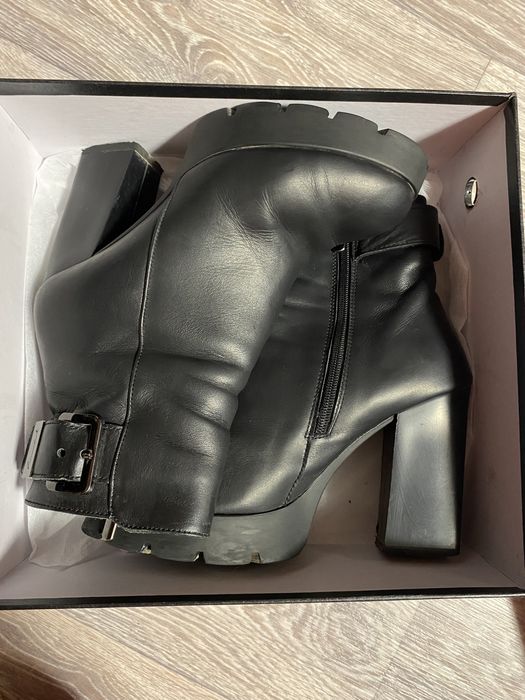 Продам кожаные ботинки