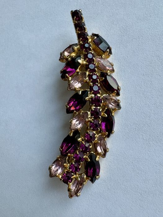 Винтажная брошь «Веточка» с кристаллами