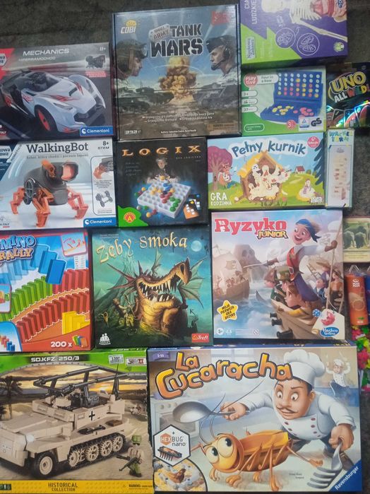 Mix zabawek dla chłopca i rodziny.