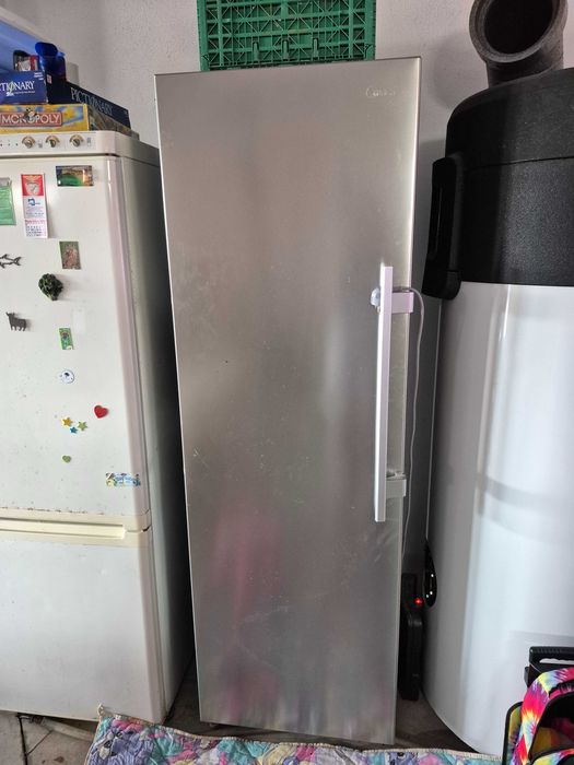 Arca vertical com pouco uso