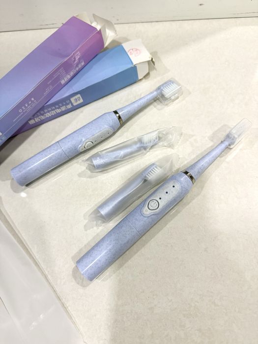 2 escovas dentes eletricas