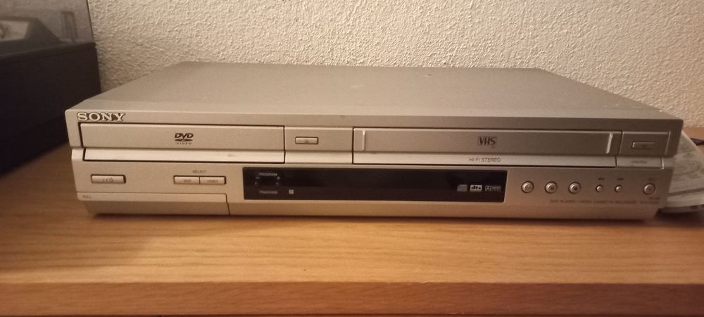Sony DVD Player / Video cassette recorder SLV-D920