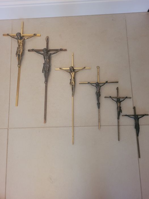 Krzyże z metalu.