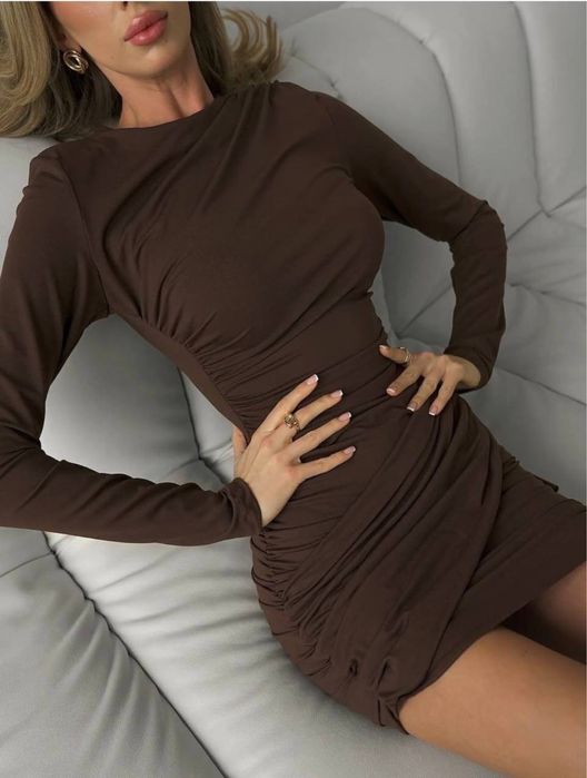 Сукня зі шлейфом хвостом червона чорна шоколад коричнева гарна нарядна