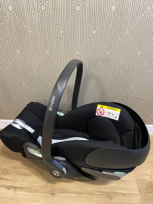 Продам автокрісло для дитини Cybex 0+