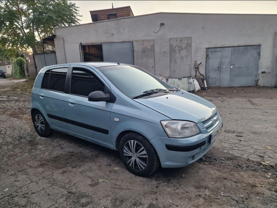 Гетс в отличном состоянии каждый день на ходу
Двигатель 1.3 отлично работает и очень экономный
Печка греет капитально
Резина комплектная
Высокий клиренс
Гидроусилитель
Стеклоподьемники
Центральный замок