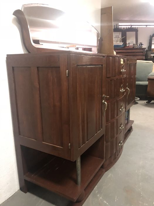 Aparador antigo com pedra de mármore