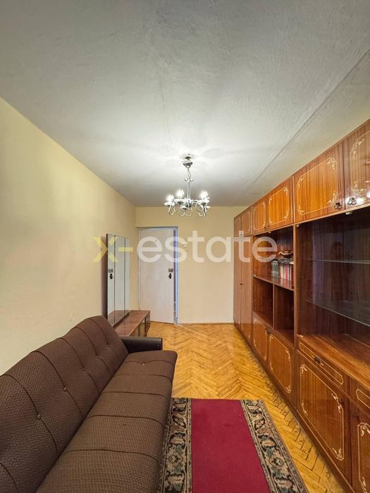 Продаж 4-кімнатної квартири в цегляній чешці в безпечному районі.