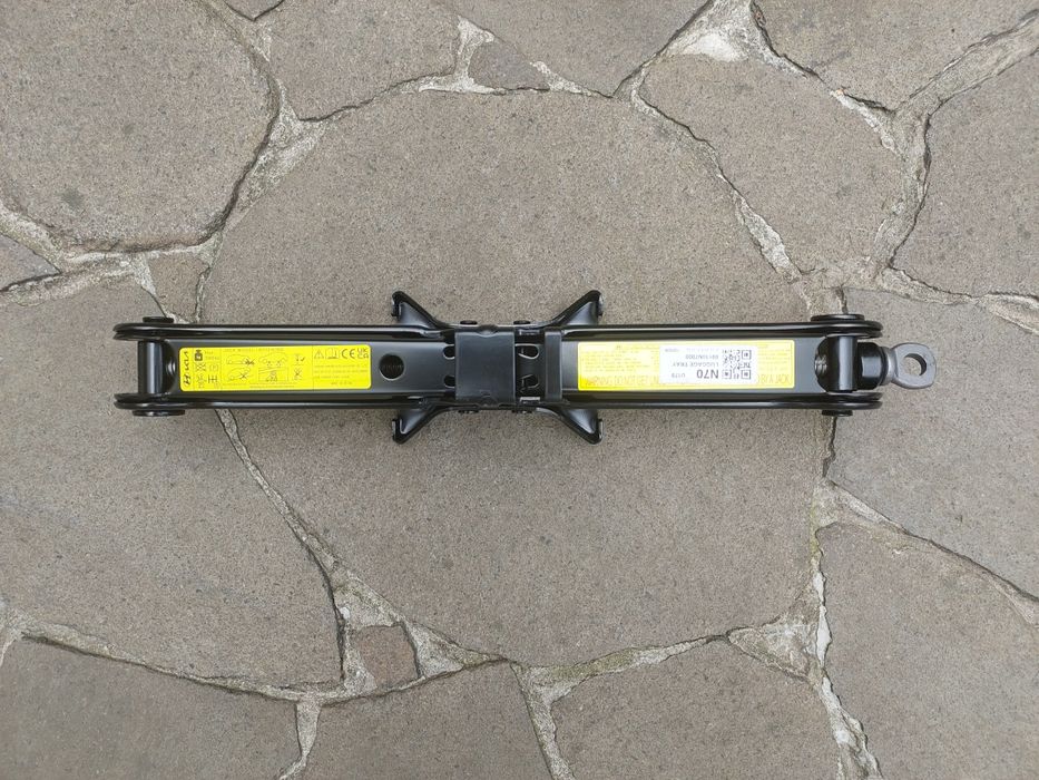 Домкрат та набір інструментів для Hyundai Tucson NX4 / Kia Sportage