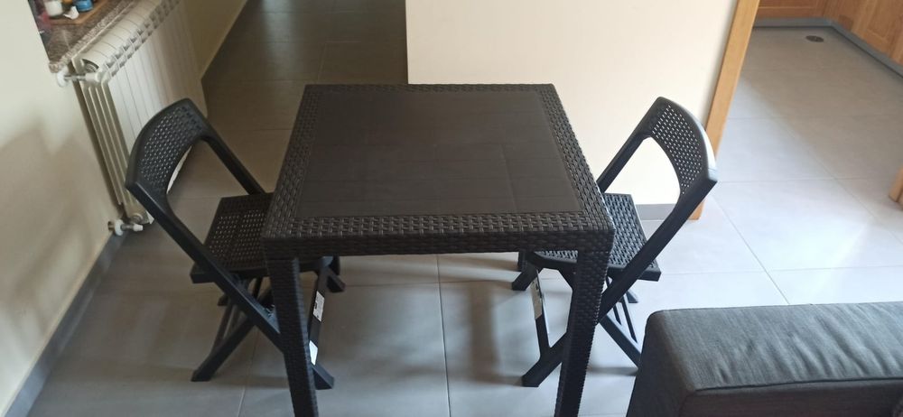 Conjunto Mesa de Jardim + 2 cadeiras