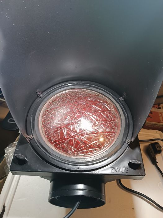 Duża lampa semafor PKP czerwona bdb kolej przejazd