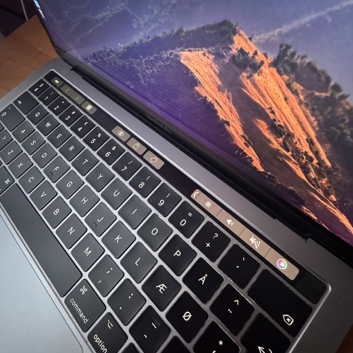 Продам MacBook Pro 13 (2017)