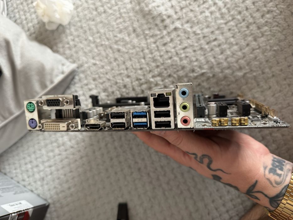 Płyta główna Gigabyte i procesor