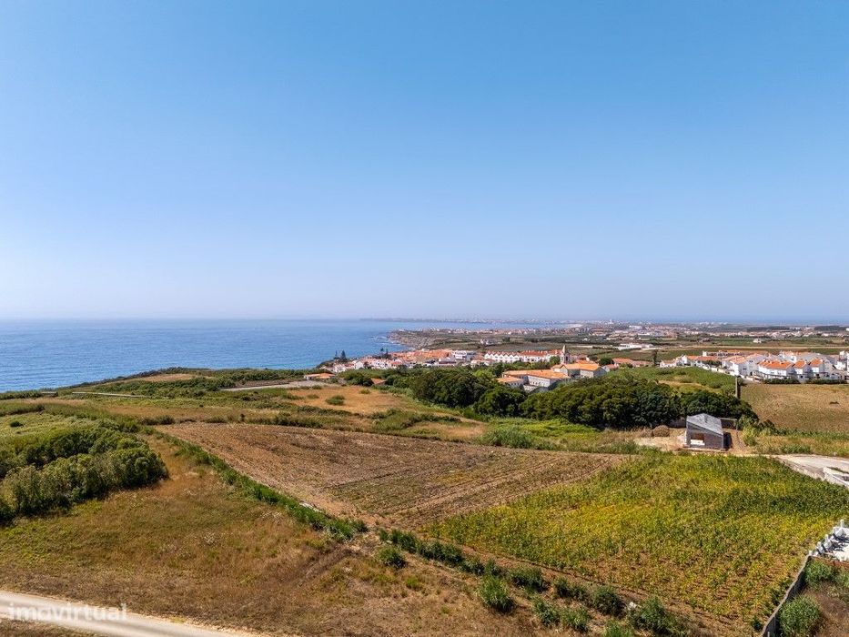 Terreno com possibilidade de construção em São Bernardino - Peniche