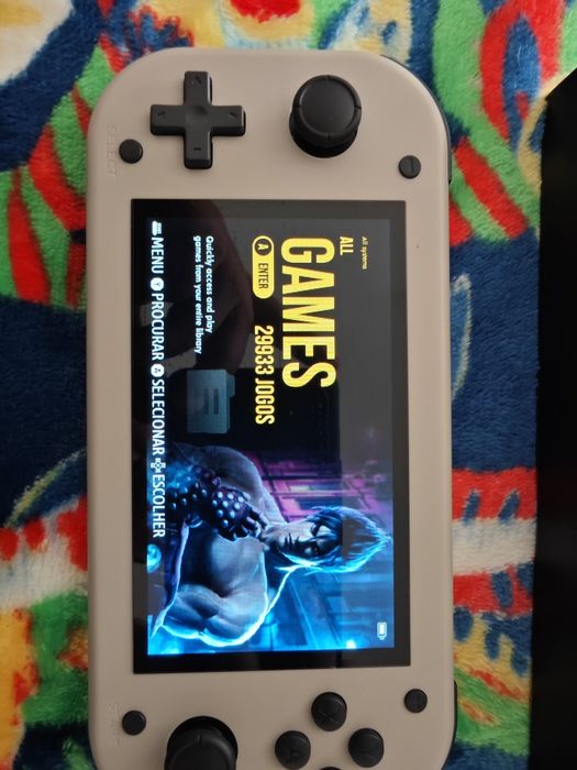 Vendo este emulador com 30.000 Jogos já dentro dele