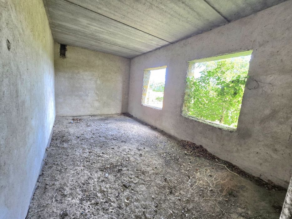 крепкий дом. толстые стены. госакт. все коммуникации