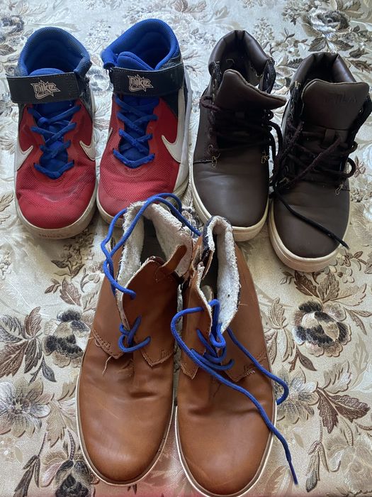 Отдам на мальчика обувь 23,5 и 24 см стелька