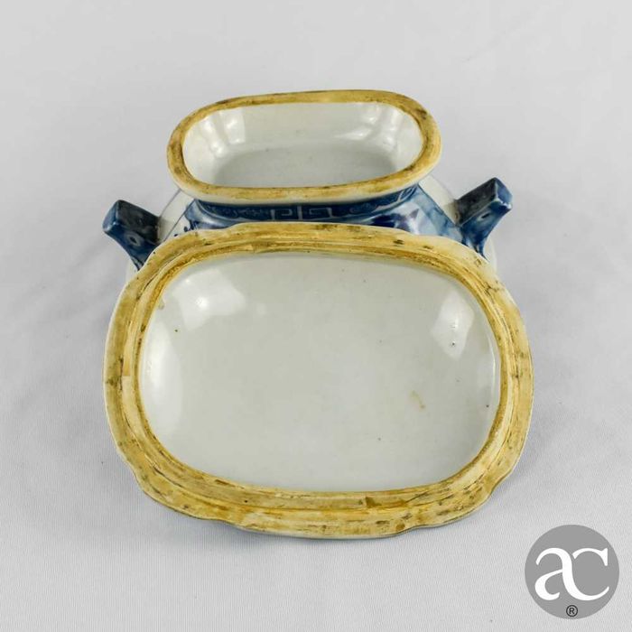 Pequena terrina porcelana da China período Qianlong, séc. XVIII