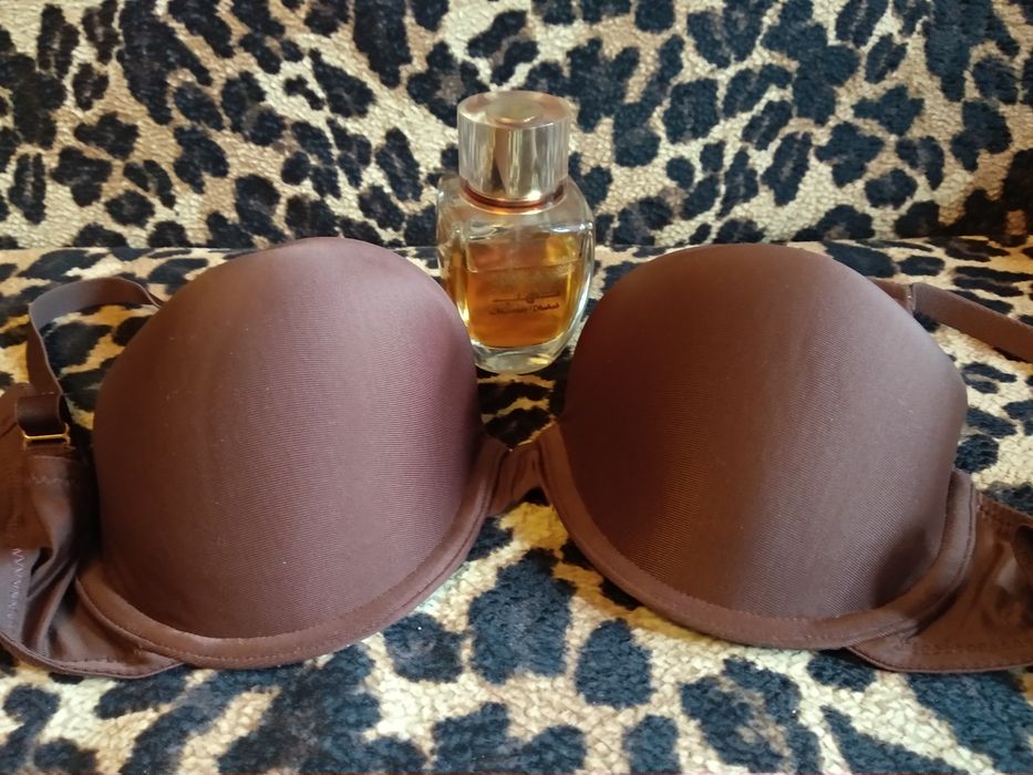 Красивый бюст шоколадного цвета Skinvisible