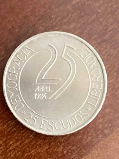 3 moedas comemorativas 25 escudos, 1985 - 10º aniversário, 25 de Abril