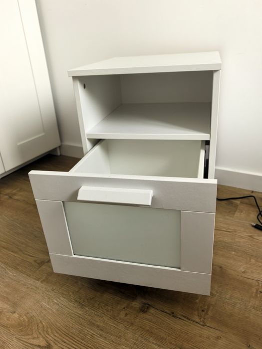 Mesa de cabeceira ikea